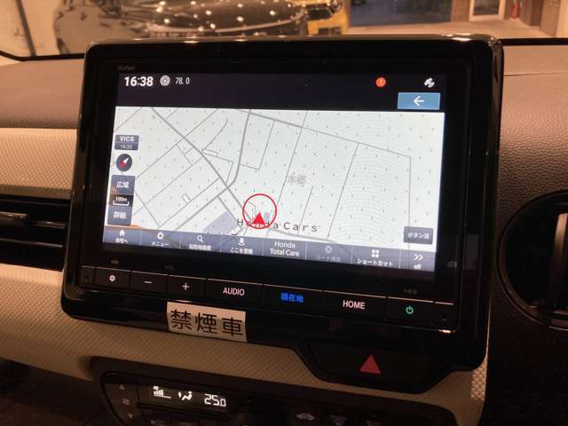 8インチディーラーオプションナビとなっております。インターナビも対応しているので日本全国おでかけすることができます！