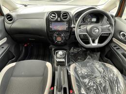 こちらインパネ全体の写真になります。納車はおおむね2週間程度（必要書類の状況により）で行っております。人気の車両になりますので、お早目のご検討をおすすめします。当店自慢の一台です！