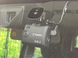 【ドライブレコーダー】安心・安全なカーライフに必須のドライブレコーダーを装備！走行中はもちろん、あおり運転や事故に遭遇した際の状況も映像で記録し、万一のリスクに備えます。