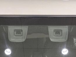 【スズキ　セーフティサポート】走行中に前方の車両等を認識し、衝突しそうな時は警報とブレーキで衝突回避と被害軽減をアシスト。より安全にドライブをお楽しみいただけます。