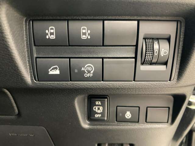 両側パワースライドドア！ステアリングヒーター！