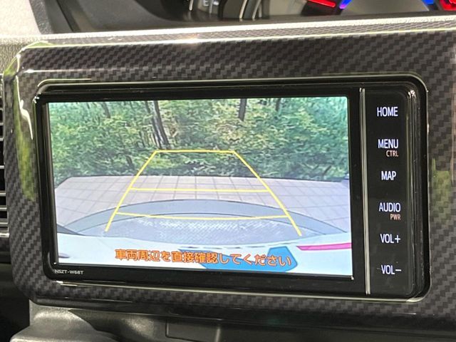 【バックカメラ】駐車時に後方がリアルタイム映像で確認できます。大型商業施設や立体駐車場での駐車時や、夜間のバック時に大活躍！運転スキルに関わらず、今や必須となった装備のひとつです！