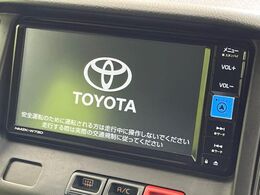 【純正ナビ】人気の純正ナビを装備しております。ナビの使いやすさはもちろん、オーディオ機能も充実！キャンプや旅行はもちろん、通勤や買い物など普段のドライブも楽しくなるはず♪