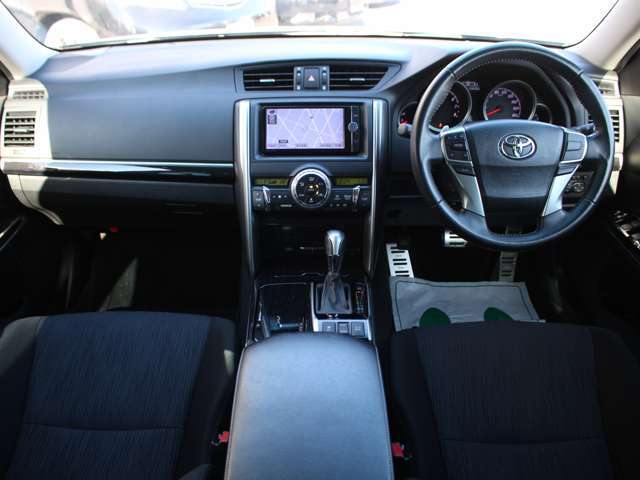 すっきりとしたマークXらしいデザインのダッシュ回り！フロントビューの視認性もよく運転しやすいと思います★