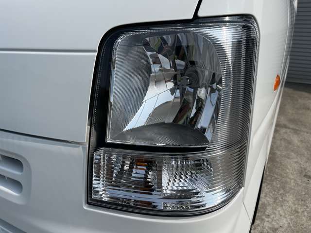 社外のLEDバルブ装着済みヘッドライトになります♪車検も大丈夫でした♪