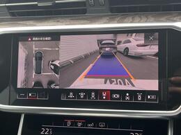 【サラウンドビューカメラ】4台の広角カメラで自車の全周囲360度を捉え、様々な角度からの映像を映し出すことで、駐車時の操作をより簡単に行えます。