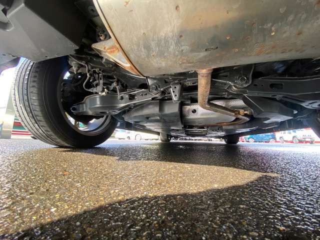 下廻りのサビ止め加工、防錆ハードワックスもご用意してあります！！通常のものよりも厚い塗装で下廻りをしっかりガード！当店で人気のオプションです♪融雪剤などの塩害対策に！！