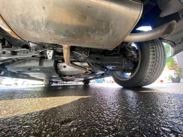 下廻りのサビ止め加工、防錆ハードワックスもご用意してあります！！通常のものよりも厚い塗装で下廻りをしっかりガード！当店で人気のオプションです♪融雪剤などの塩害対策に！！