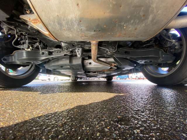 下廻りのサビ止め加工、防錆ハードワックスもご用意してあります！！通常のものよりも厚い塗装で下廻りをしっかりガード！当店で人気のオプションです♪融雪剤などの塩害対策に！！