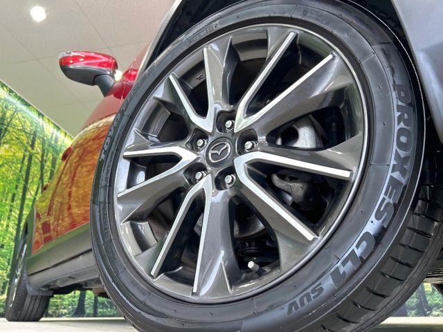 【純正18インチアルミホイール】外観にマッチした純正アルミホイールを装着しております。各種社外アルミホイールや、スタッドレスタイヤも取扱いしております。是非ご相談ください♪