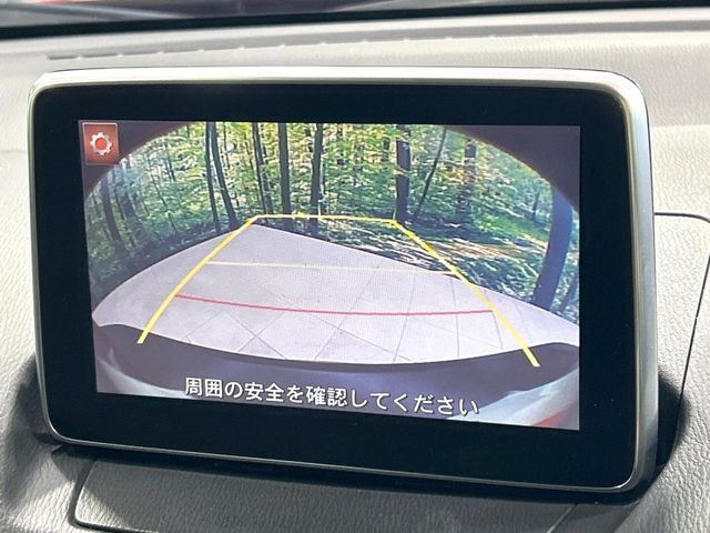 【バックカメラ】駐車時に後方がリアルタイム映像で確認できます。大型商業施設や立体駐車場での駐車時や、夜間のバック時に大活躍！運転スキルに関わらず、今や必須となった装備のひとつです！
