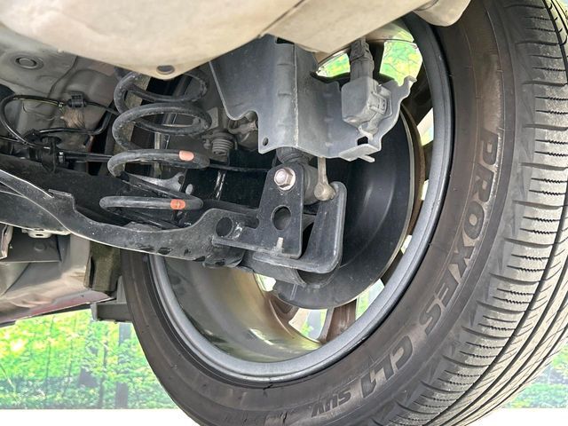 お車を安心してお乗りいただく為には、足回りの定期点検が欠かせません。サービスサポート（有償保証）では無料点検もご提供しており、安心のカーライフをお過ごしいただけるサポート体制が整っています。