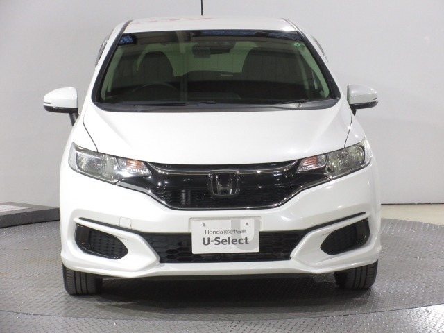 Hondaのデザインアイデンティティーの「ソリッド・ウイング・フェイス」を具現化しました。Hondaの象徴「H」マークを中心にフロントグリルからヘッドライトまでを1つのつながりとしてデザインしました。