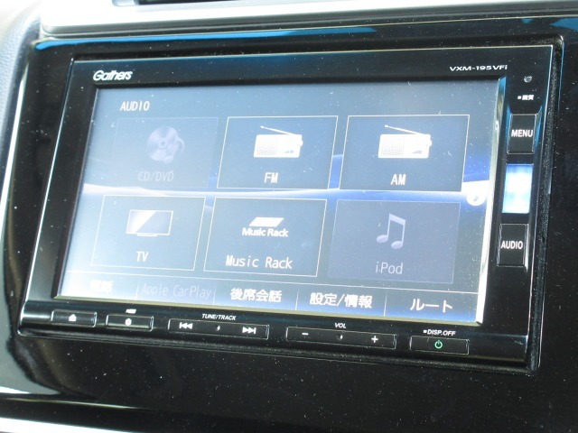 ナビゲーションはギャザズメモリーナビ（VXM-195VFi）を装着しております。AM、FM、CD、DVD再生、Bluetooth、音楽録音再生、フルセグTVがご使用いただけます。