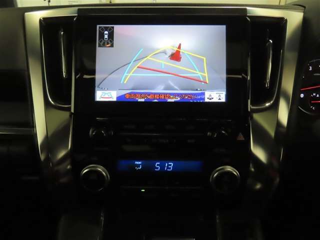 後方の見える安心をお届けするバックガイドモニター付：バックするときのアシストラインもあって楽々バック！車庫入れや縦列駐車をサポートし、苦手な駐車も安心です！今やもう手放せない装備ですネ♪