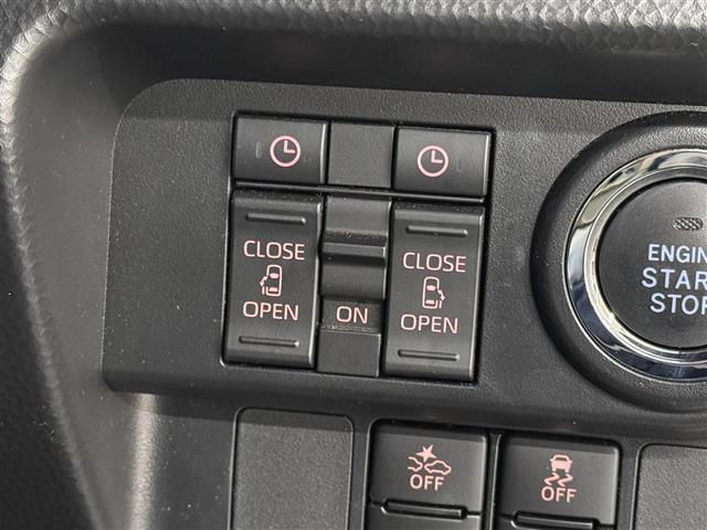 【両側パワースライドドア】小さなお子様でもボタンやドアノブの操作一つで、楽々スライドドアの開閉が出来ます。