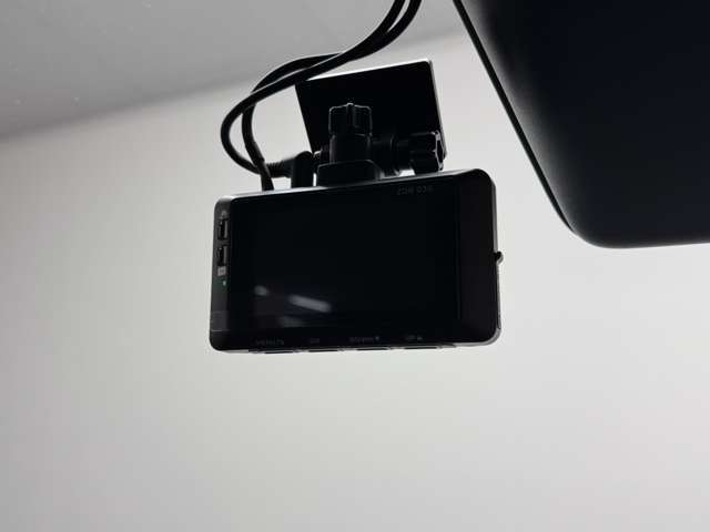 【ドライブレコーダー】近年普及したドライブレコーダー。前後録画型や360度撮影対応型などグレードも様々。