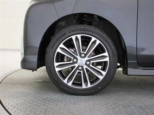 機敏さを引き立てる純正アルミ 165/55 R15 装着！