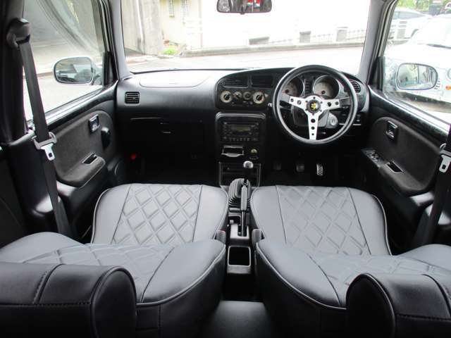 中古車を扱うからこそ車を綺麗にする事に全力を注ぎます。クリーニングからメンテナンス・カスタムまで誠意を持ってお応え致します。