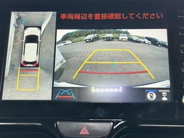 【全方位モニター】まるでクルマを真上から見下ろしたかのような視点で駐車をサポートします！クルマの斜め後ろや真横など、前後左右の4つのカメラの映像が合成されて、モニターに映し出されます。