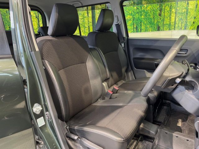 運転席まわりには十分なスペースがあり、大柄な方でもゆったり運転していただける環境です。
