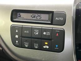 【オートエアコン】一度お好みの温度に設定すれば、車内の温度を検知し風量や温度を自動で調整。暑い…寒い…と何度もスイッチ操作をする必要はありません。快適な車内空間には必須の機能ですね♪