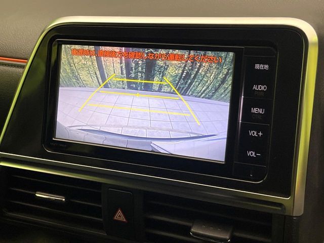 【バックカメラ】駐車時に後方がリアルタイム映像で確認できます。大型商業施設や立体駐車場での駐車時や、夜間のバック時に大活躍！運転スキルに関わらず、今や必須となった装備のひとつです！
