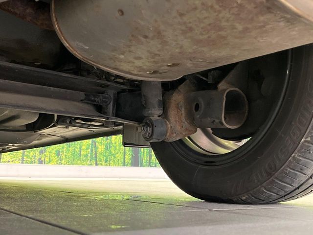 お車を安心してお乗りいただく為には、足回りの定期点検が欠かせません。サービスサポート（有償保証）では無料点検もご提供しており、安心のカーライフをお過ごしいただけるサポート体制が整っています。