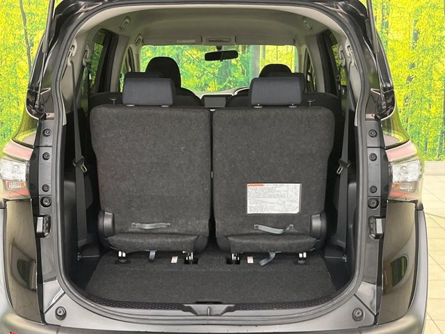 積み下ろしのしやすいデッキにはたっぷりと荷物を積み込んでいただけます。遊びから仕事まで、様々なシーンで頼れます♪