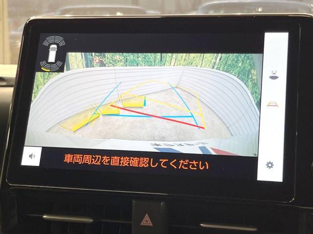 【バックカメラ】駐車時に後方がリアルタイム映像で確認できます。大型商業施設や立体駐車場での駐車時や、夜間のバック時に大活躍！運転スキルに関わらず、今や必須となった装備のひとつです！