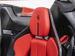 外装色はRosso Formula 1、内装色はRosso Ferrariの組み合わせでございます。