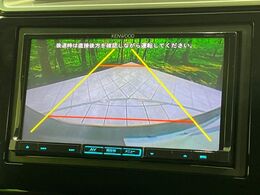 【バックカメラ】駐車時に後方がリアルタイム映像で確認できます。大型商業施設や立体駐車場での駐車時や、夜間のバック時に大活躍！運転スキルに関わらず、今や必須となった装備のひとつです！