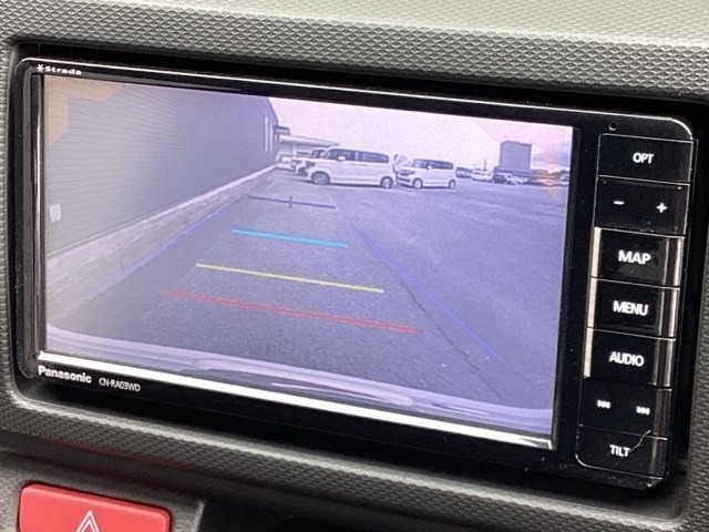 バックカメラも装備しております。車庫入れの苦手なお客様も安心！重宝してくれます！