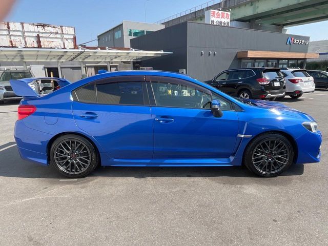 大好評のボディコーティング「弾スプラッシュコート」もご納車までに施工可能。通常のガラスコートと異なる、耐久年数6年の無機質ガラスコーティングが、ボディをキレイな状態に保ってくれます。