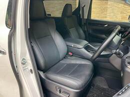 【レザーシート】ならではの高級感あふれる内装がこたわりのアイテム。見た目の高級感とより上質な座り心地をお楽しみください。