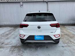 （リアエンド）右後ろには全車標準でリアフォグランプが装着されておりますので、視界不良時、後方からの追突防止にも役立ちます。