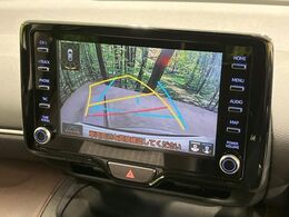 【バックカメラ】駐車時に後方がリアルタイム映像で確認できます。大型商業施設や立体駐車場での駐車時や、夜間のバック時に大活躍！運転スキルに関わらず、今や必須となった装備のひとつです！