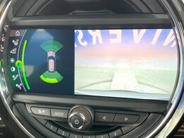 ●ガイドライン付きバックカメラ：不安な駐車もこれで安心！ガイドライン付きなので狭い箇所での駐車もラクラクです！