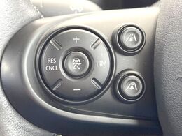 ●レーダークルーズコントロール：前の車との車間距離を一定にとりつつ、一定速度で自動走行してくれる次世代のクルーズコントロール！主に高速道路や自動車専用道路で使用する便利な機能です！