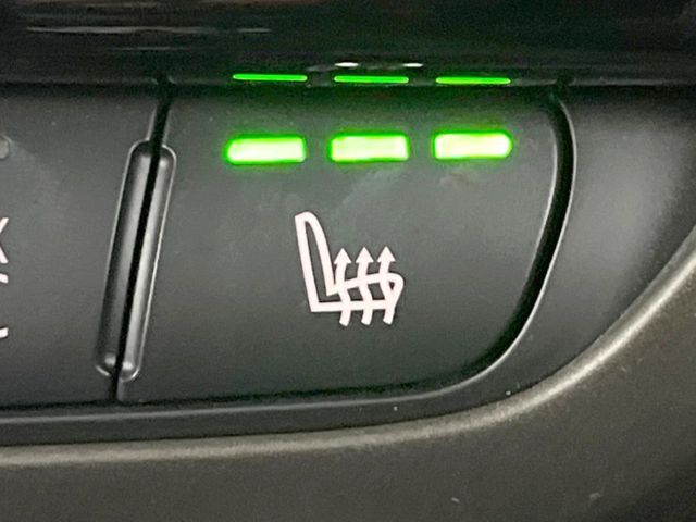 ●フロントシートヒーティング：運転席・助手席共に三段階で調節が可能なシートヒーターを装備しております。季節を問わず快適にご使用いただけます。