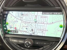 ●純正ナビ:一体感のあるナビは、高級感ある車内を演出してくれます。Bluetooth再生などオーディオ機能も充実しておりますので、運転もより楽しめます♪