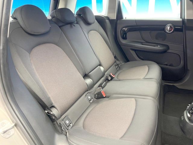 ●後部座席も気になるようなキズ・汚れやへたり等、大きなダメージはなく、良好な状態です。