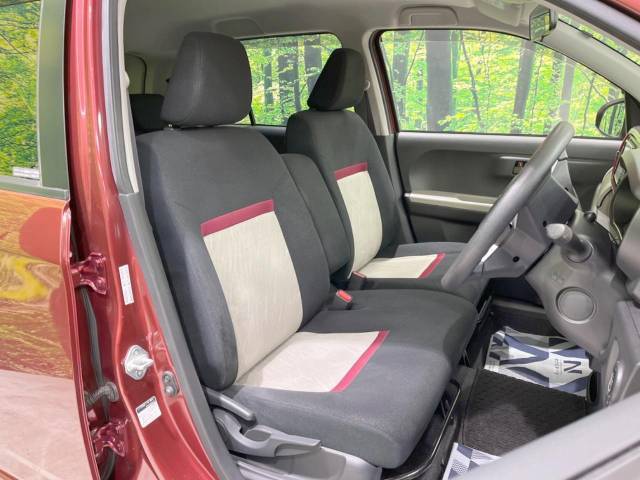 運転席シート廻りは使用感も少なく、良好な状態となっています。丁寧に使われていたことがよくわかりますね。