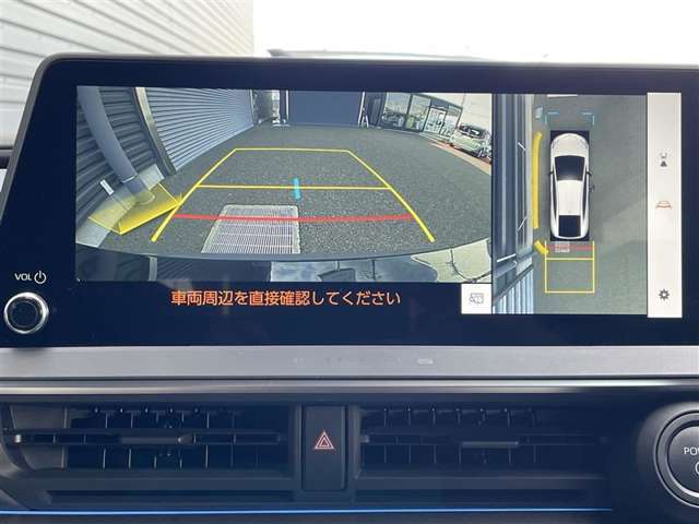 パノラミックビューモニター付きです。車両を上から見たような映像をディスプレイオーディオ画面に表示。運転席からの目視だけでは見にくい、車両周辺の状況をリアルタイムでしっかり確認できます。