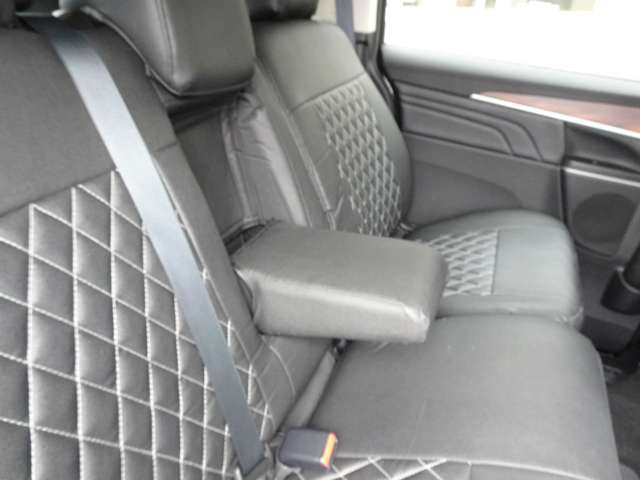 2列目アームレスト