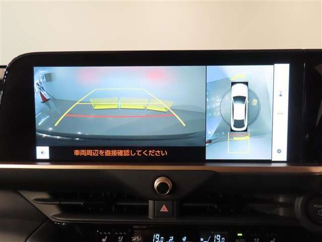 バック時の運転をサポートするバックガイドモニター＆パノラミックビューモニター付