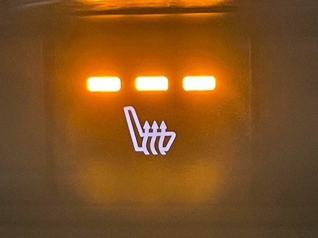 【シートヒーター】冬場はエアコンの温度設定を低めにでき、身体の芯からポカポカになります。