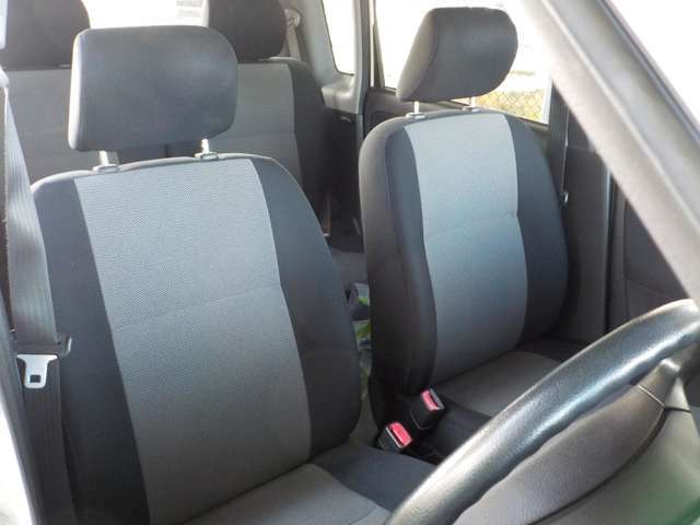 内外装自信有ります。運転席・後部座席共綺麗です。全車に除菌・抗菌・消臭処理をして納車致します。　お子様も安心です♪