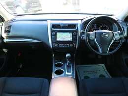 すっきりとしたティアナらしいデザインのダッシュ回り！フロントビューの視認性もよく運転しやすいと思います★