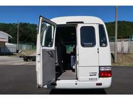 当社は全国各地での登録納車が可能となっております！御見積をご希望の際には迅速にご対応させて頂き、登録地域の陸送費用を御調べさせて頂きます。